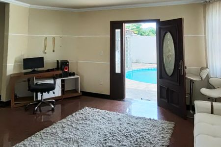 Casa de condomínio para alugar com 722m², 5 quartos e 5 vagas Casa de condomínio para alugar com 722m², 5 quartos e 5 vagasSala