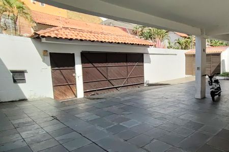 Casa de condomínio para alugar com 722m², 5 quartos e 5 vagas Casa de condomínio para alugar com 722m², 5 quartos e 5 vagasÁrea comum - Garagem