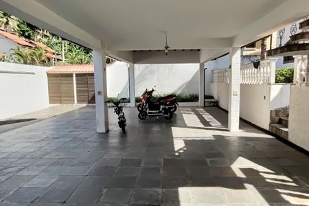 Casa de condomínio para alugar com 722m², 5 quartos e 5 vagas Casa de condomínio para alugar com 722m², 5 quartos e 5 vagasÁrea comum - Garagem