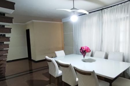 Casa de condomínio para alugar com 722m², 5 quartos e 5 vagas Casa de condomínio para alugar com 722m², 5 quartos e 5 vagasSala de Jantar