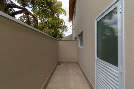 Casa de condomínio à venda com 76m², 2 quartos e 2 vagasQuintal