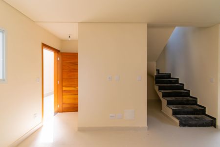 Casa de condomínio à venda com 76m², 2 quartos e 2 vagasSala