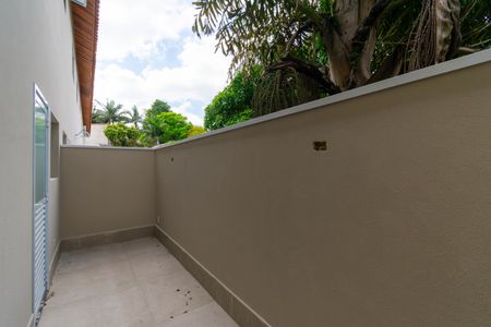 Casa de condomínio à venda com 76m², 2 quartos e 2 vagasQuintal