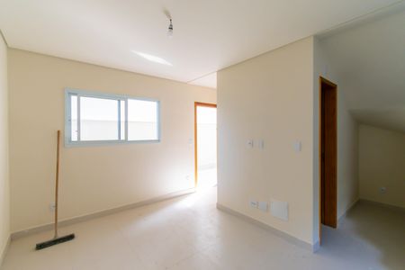 Casa de condomínio à venda com 76m², 2 quartos e 2 vagasSala