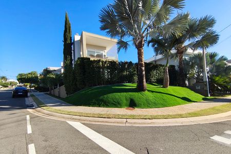 Casa de condomínio à venda com 381m², 4 quartos e 4 vagasFachada