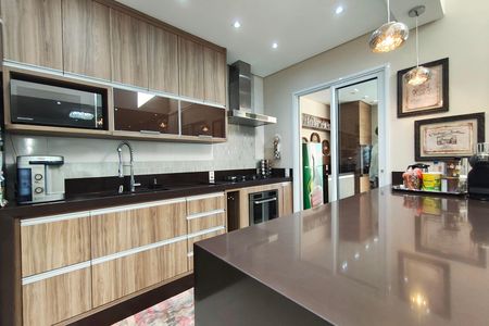 Casa de condomínio à venda com 381m², 4 quartos e 4 vagasCozinha