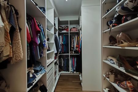 Casa de condomínio à venda com 381m², 4 quartos e 4 vagasCloset Suíte 4