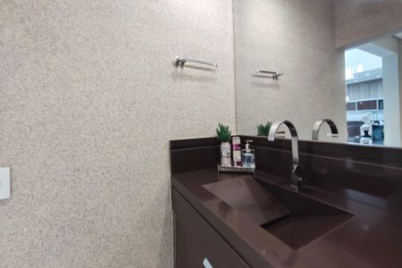 Casa de condomínio à venda com 381m², 4 quartos e 4 vagasLavabo