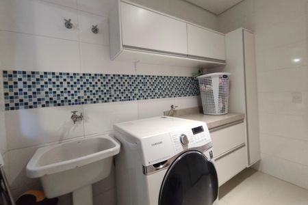 Casa de condomínio à venda com 381m², 4 quartos e 4 vagasÁrea de Serviço