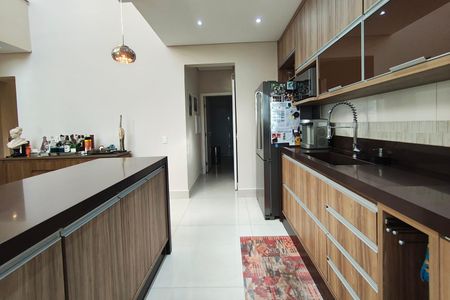 Casa de condomínio à venda com 381m², 4 quartos e 4 vagasCozinha