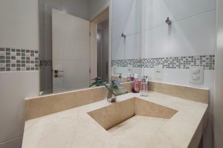 Casa de condomínio à venda com 381m², 4 quartos e 4 vagasBanheiro suíte 2