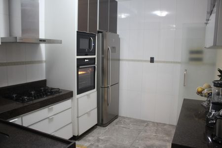 Apartamento à venda com 240m², 4 quartos e 2 vagasCozinha
