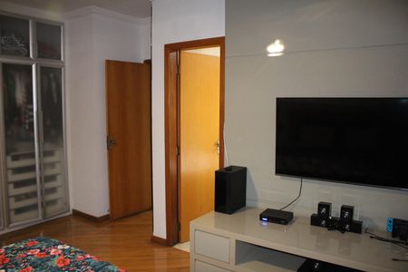 Apartamento à venda com 240m², 4 quartos e 2 vagasSuíte
