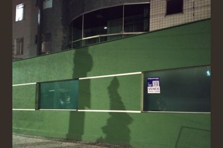 Apartamento à venda com 240m², 4 quartos e 2 vagasFachada e Placa