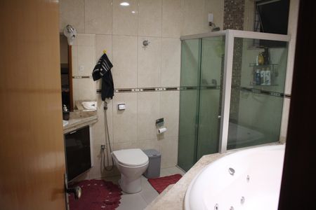 Apartamento à venda com 240m², 4 quartos e 2 vagasBanheiro da Suíte