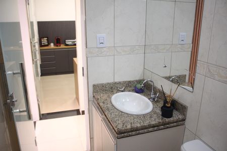 Apartamento à venda com 240m², 4 quartos e 2 vagasBanheiro