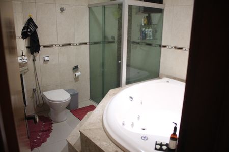 Apartamento à venda com 240m², 4 quartos e 2 vagasBanheiro da Suíte