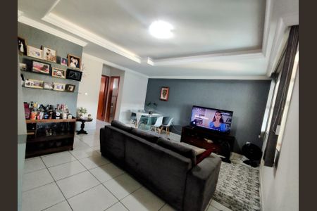 Casa à venda com 190m², 3 quartos e 2 vagasSala