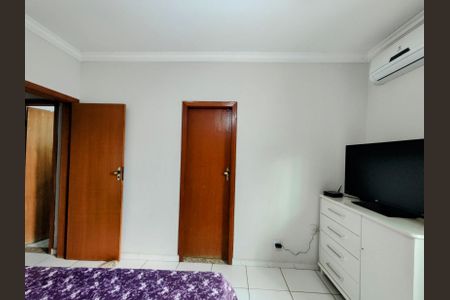 Casa à venda com 190m², 3 quartos e 2 vagasQuarto 3 - Suíte