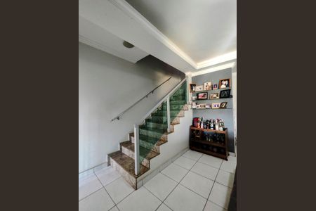 Casa à venda com 190m², 3 quartos e 2 vagasSala