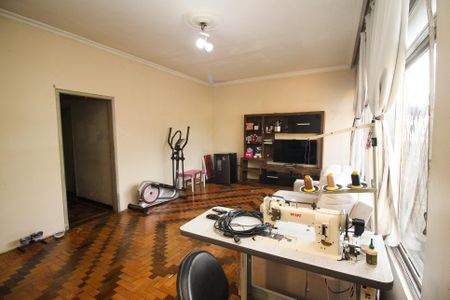 Casa à venda com 280m², 4 quartos e 6 vagasSala