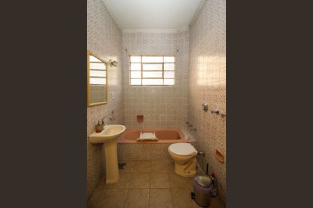 Casa à venda com 280m², 4 quartos e 6 vagasBanheiro