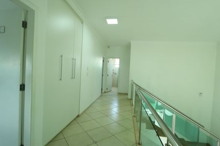 Casa para alugar com 237m², 5 quartos e 3 vagasCorredor