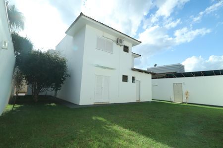 Casa para alugar com 237m², 5 quartos e 3 vagasQuintal