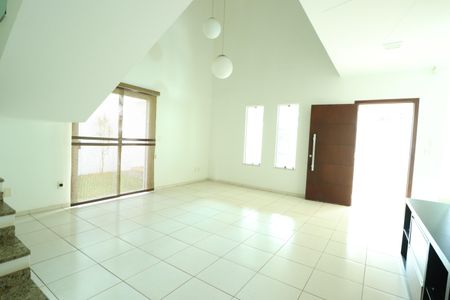 Casa para alugar com 237m², 5 quartos e 3 vagasSala