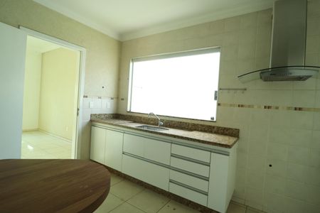 Casa para alugar com 237m², 5 quartos e 3 vagasCozinha