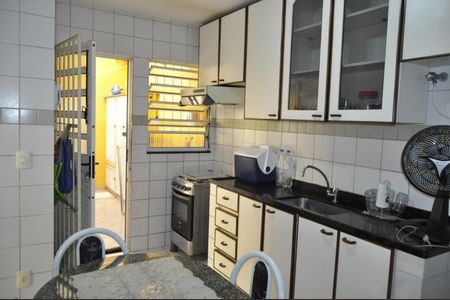 Casa de condomínio à venda com 100m², 3 quartos e 1 vagaCozinha