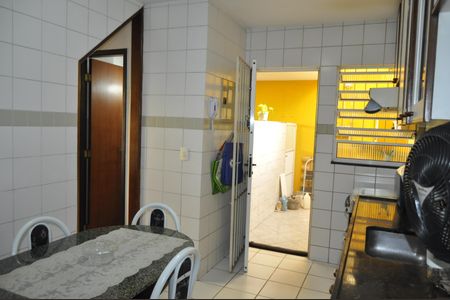 Casa de condomínio à venda com 100m², 3 quartos e 1 vagaCozinha