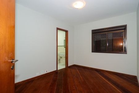 Apartamento para alugar com 197m², 3 quartos e 3 vagasSuíte 2