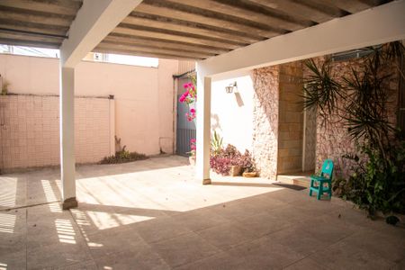 Casa à venda com 205m², 3 quartos e 3 vagas Casa à venda com 205m², 3 quartos e 3 vagasGaragem