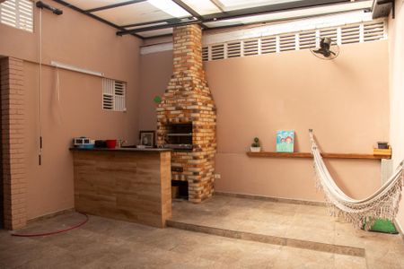 Casa à venda com 205m², 3 quartos e 3 vagas Casa à venda com 205m², 3 quartos e 3 vagasÁrea comum - Churrasqueira