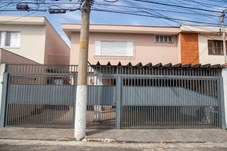 Casa à venda com 205m², 3 quartos e 3 vagas Casa à venda com 205m², 3 quartos e 3 vagasFachada