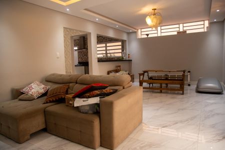 Casa à venda com 205m², 3 quartos e 3 vagas Casa à venda com 205m², 3 quartos e 3 vagasSala