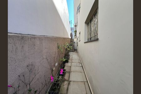 Casa para alugar com 200m², 5 quartos e 2 vagasEscada