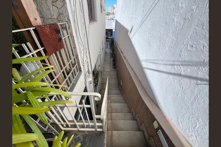 Casa para alugar com 200m², 5 quartos e 2 vagasEscada