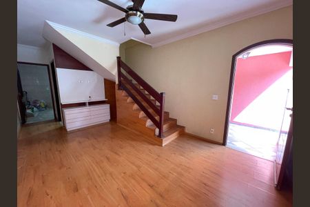 Casa para alugar com 150m², 2 quartos e 3 vagas Casa para alugar com 150m², 2 quartos e 3 vagasSala