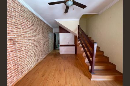 Casa para alugar com 150m², 2 quartos e 3 vagas Casa para alugar com 150m², 2 quartos e 3 vagasSala