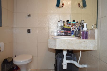 Casa à venda com 220m², 3 quartos e 2 vagasBanheiro