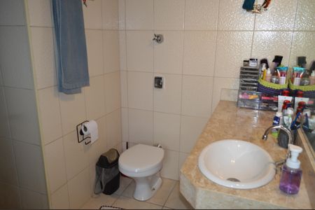 Casa à venda com 220m², 3 quartos e 2 vagasBanheiro