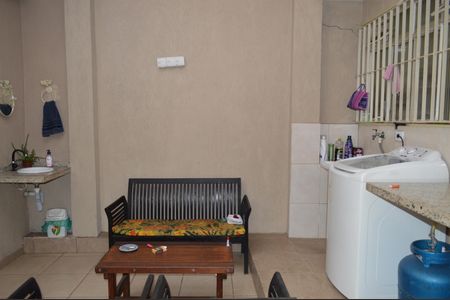 Casa à venda com 220m², 3 quartos e 2 vagasÁrea de Serviço