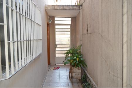 Casa à venda com 220m², 3 quartos e 2 vagasCorredor