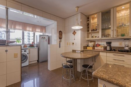Apartamento à venda com 230m², 3 quartos e 2 vagasCozinha