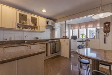 Apartamento à venda com 230m², 3 quartos e 2 vagasCozinha