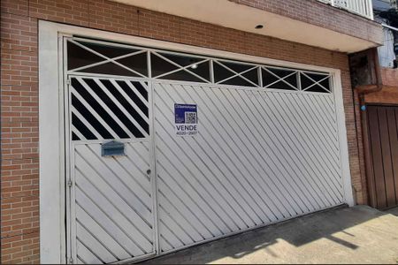 Casa à venda com 200m², 3 quartos e 2 vagas Casa à venda com 200m², 3 quartos e 2 vagasFachada da Casa