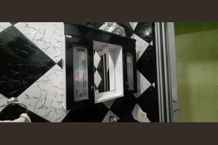 Casa à venda com 200m², 3 quartos e 2 vagas Casa à venda com 200m², 3 quartos e 2 vagasCasa 1 - Banheiro