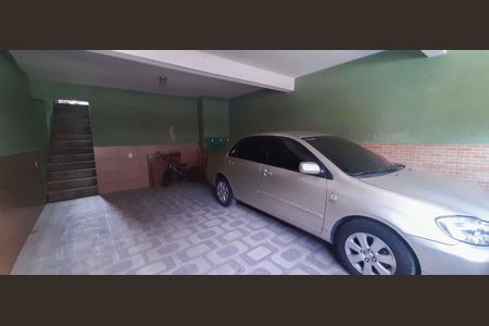 Casa à venda com 200m², 3 quartos e 2 vagas Casa à venda com 200m², 3 quartos e 2 vagasGaragem
